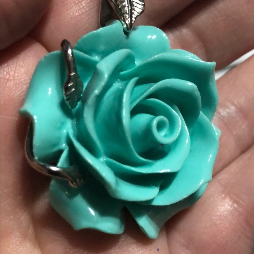 5/$20- 💙Beautiful aqua marine boho- chic rose pendant 💙